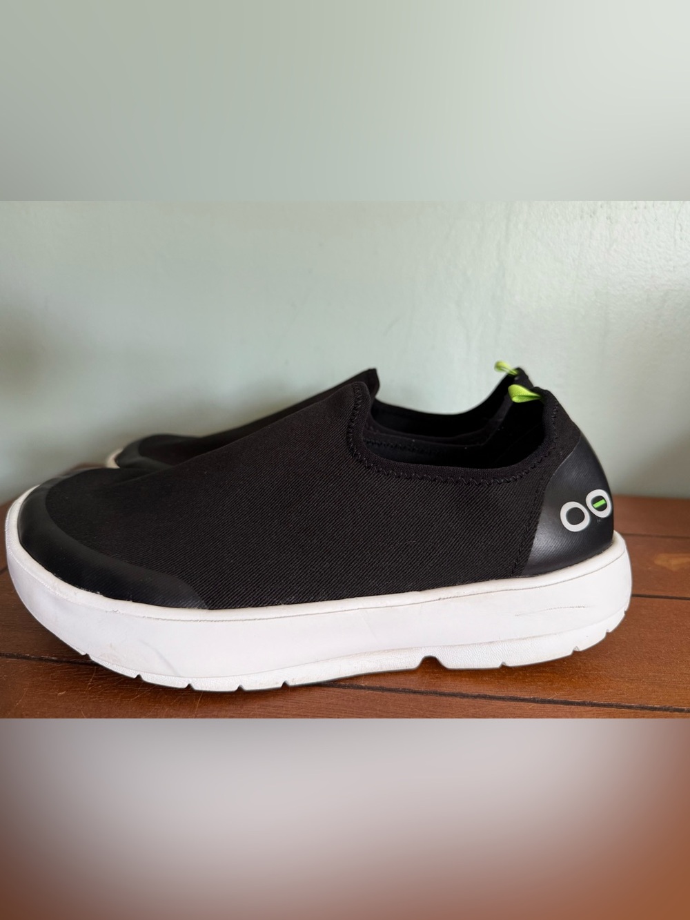 Oofos OOmg Eezee Women’s Low Recovery Black Slip On Sneakers Size 10